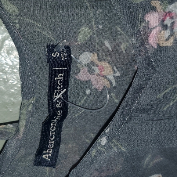 Abercrombie and Fitch Gray Floral Tank - Picture 4 of 5